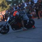 سائق الدرجات النارية الشهير باجروس ينظم عرضا استعراضيا في رام الله