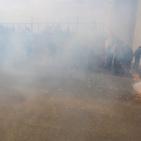 قوات الاحتلال تقمع بالرصاص والغاز مسيرة لـ