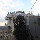 اهالي قرية بدرس يمنعون الاحتلال من هدم منزل في القرية