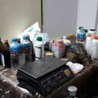 بالصور.. ضبط مصنع معسل ومنشطات جنسية داخل منزل