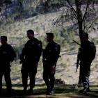 الاحتلال يحاصر قرية باب الشمس ويعتقل 6 نشطاء