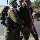 الاحتلال يحاصر قرية باب الشمس ويعتقل 6 نشطاء