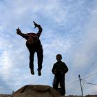 الغزيون يتجهون لشاطئ البحر رغم الأجواء الباردة