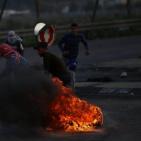 مواجهات بين الشبان وقوات الاحتلال على حاجز حوارة جنوب نابلس