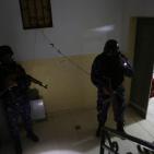 الشرطة تضبط كميات كبيرة من المخدرات والقطع الأثرية في بلدة حزما 