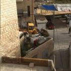 فيديو.. الاحتلال يهدم بناية سكنية من 3 طوابق بالعيسوية
