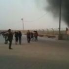 مئات الشبان يقتحمون معبر كرم أبو سالم ويحرقون معدات للاحتلال