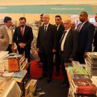 الحمد الله يتفقد معرض فلسطين الدولي للكتاب