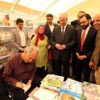الحمد الله يتفقد معرض فلسطين الدولي للكتاب