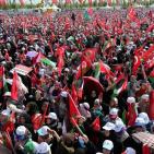صور.. الحمد الله يشارك بمسيرة في اسطنبول ويوجه رسالة خلالها