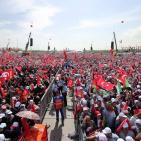 صور.. الحمد الله يشارك بمسيرة في اسطنبول ويوجه رسالة خلالها