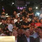 مواطنون يتابعون خطاب الرئيس محمود عباس في رام الله