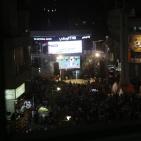 مواطنون يتابعون خطاب الرئيس محمود عباس في رام الله