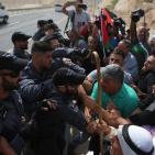 اصابة عدد من المواطنين بينهم الوزير وليد عساف بالاختناق واعتقال مرافقه خلال قمع الاحتلال مسيرة الخان الاحمر