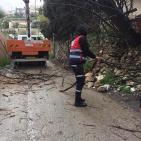 صور.. متطوعو الدفاع المدني بالقدس يتعاملون مع 10 حالات تقديم مساعدة