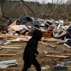 بالفيديو والصور.. قتلى ومفقودين جراء إعصار مدمر في ألاباما