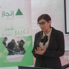 طالبات يعرضن مبادرة حول مخاطر وسائل التواصل الاجتماعي