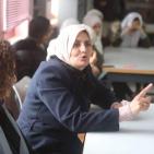 طالبات يعرضن مبادرة حول مخاطر وسائل التواصل الاجتماعي