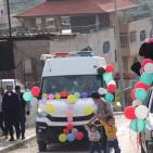 صور.. أريحا: زفة الرقيب بسيارة الشرطة 