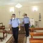 الشرطة تواصل حملة تعقيم المساجد والكنائس