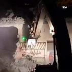 صور.. الاحتلال يهدم منزل الأسير دويكات في نابلس
