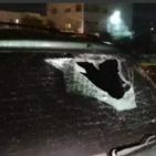 صور .. فتاة تحطم زجاج 15 سيارة في إربد بالأردن