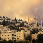شاهد: حريق هائل بمنطقة أبوغوش في جبال القدس