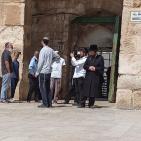 بالصور.. مستوطنون يقتحمون باحات الأقصى وسط حراسة مشددة