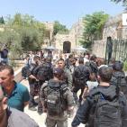 إصابات واعتقالات..  الاحتلال يعتدي على المواطنين في الأقصى