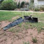 بالصور: العثور على شظايا صاروخ سوري سقطت في تل أبيب