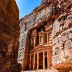 مدينة البتراء في الأردن احدى عجائب الدنيا السبعة