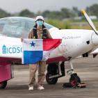 زارا.. أصغر امرأة تطير بمفردها حول العالم (فيديو وصور)