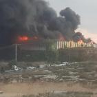 صور وفيديو: حريق ضخم في معمل أدوات منزلية غرب رام الله