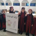 صور: الطلبة يتزينون بالزي الفلسطيني انتصارا للهوية والرواية