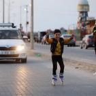 الحياة اليومية على شاطيء بحر مدينة غزة