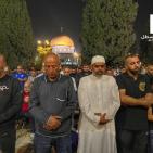 بالصور: 100 ألف مصلٍ يؤدون صلاتي العشاء والتراويح في الأقصى 