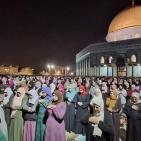 بالصور: 100 ألف مصلٍ يؤدون صلاتي العشاء والتراويح في الأقصى 
