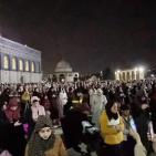 بالصور: 100 ألف مصلٍ يؤدون صلاتي العشاء والتراويح في الأقصى 