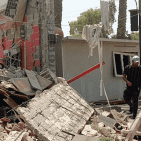 بالصور.. انهيار مطعم وسط بغداد.. ومحاصرون تحت الأنقاض