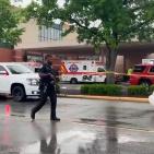 صور: قتلى وإصابات إثر عملية إطلاق في أحد مراكز التسوق بولاية أمريكية