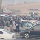 بالصور: العمال في الداخل ينظمون وقفات احتجاجية على الحواجز العسكرية