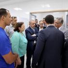 صور: اشتية يفتتح مهرجان العنب في حلحول ويتفقد مستشفى الرئيس عباس