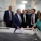 صور: اشتية يفتتح مهرجان العنب في حلحول ويتفقد مستشفى الرئيس عباس