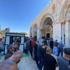 صور: 60 ألف يؤدون صلاة الجمعة في المسجد الأقصى