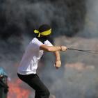 شاهد: عشرات الإصابات جراء قمع الاحتلال مسيرات بالضفة
