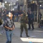 إصابات باعتداء للمستوطنين في الخليل وقوات الاحتلال تعتقل شابين