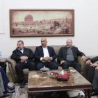 السفير دبور يلتقي وفدا من حركة حماس برئاسة صالح العاروري