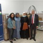 وفد ماليزي يقدم 600 طرد غذائي لقرى شمال غرب القدس