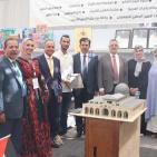سفيرا مصر وتونس لدى فلسطين يزوران جناح ميثاق في معرض فلسطين الدولي للكتاب