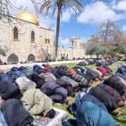 120 ألفا يؤدون صلاة الجمعة الثانية من رمضان في 